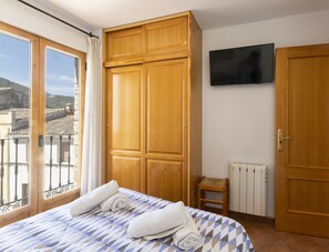 2 dormitorios, tabla de planchar con plancha, wifi gratis y ropa de cama