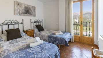 2 bedrooms, iron/ironing board, free WiFi, bed sheets
