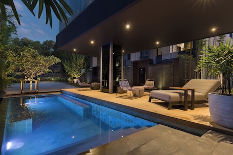 2 piscinas al aire libre, sillones reclinables de piscina