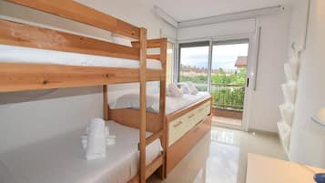 5 bedrooms, iron/ironing board