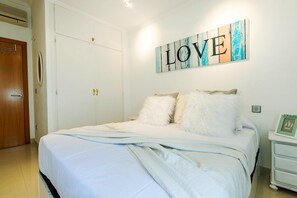 5 bedrooms, iron/ironing board