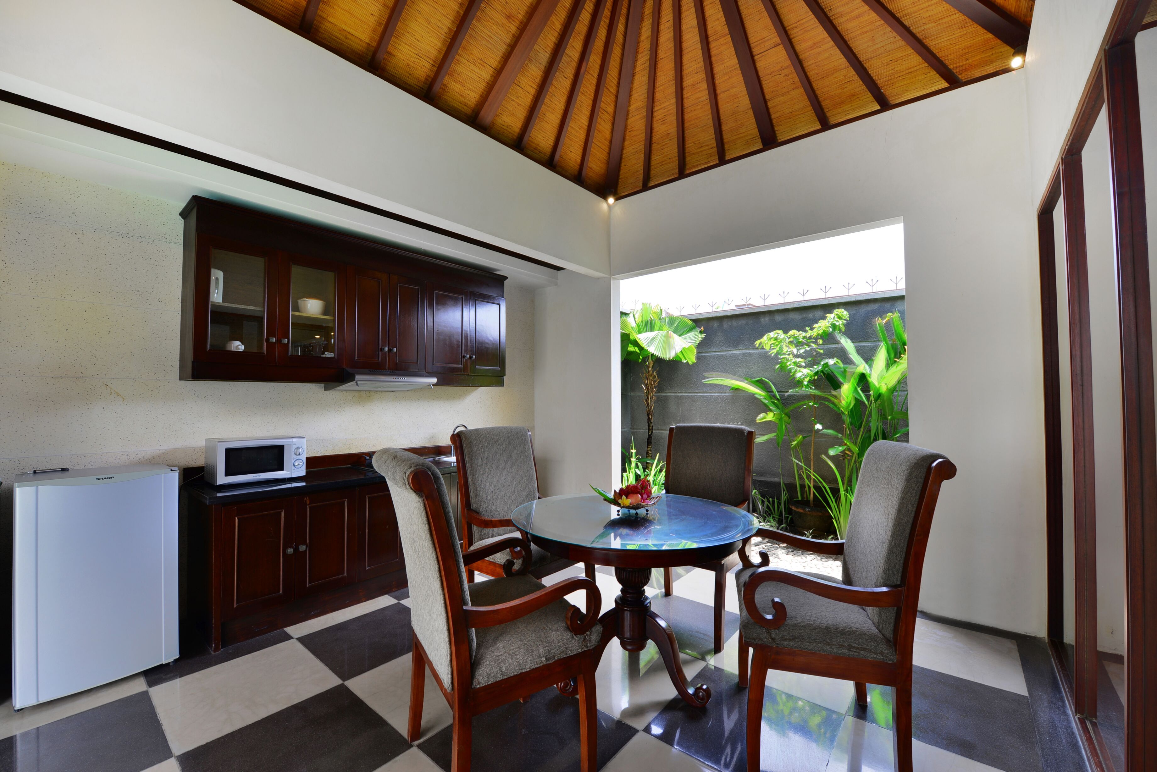 One Bedroom Private Pool Villa with Bath Tub | Private kitchen | Mini-fridge, microwave