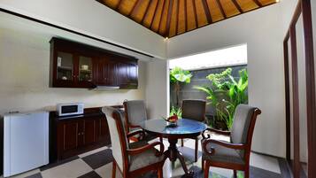 One Bedroom Private Pool Villa with Bath Tub | Private kitchen | Mini-fridge, microwave