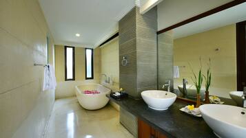 One Bedroom Private Pool Villa with Bath Tub | Bathroom | Hair dryer, bathrobes