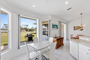 Dining - Cheerful & Vibrant Home Near Mineral Springs (North Port)