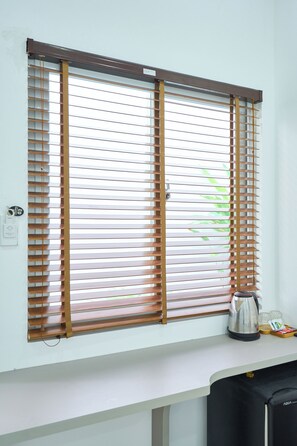 Deluxe-Doppelzimmer, 1 King-Bett, Bergblick | Minibar (mit einigen kostenlosen Artikeln), Schreibtisch