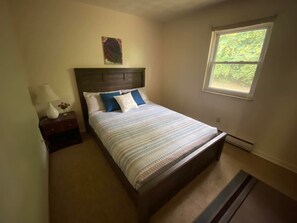 2 slaapkamers, een strijkplank/strijkijzer, gratis wifi, beddengoed