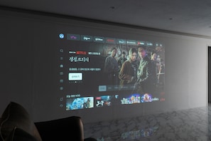 Family Condo, 3 Bedrooms, Ocean View, Beachside | 3 bedrooms, individually decorated, individually furnished, desk - The Wave Pension (Busan)