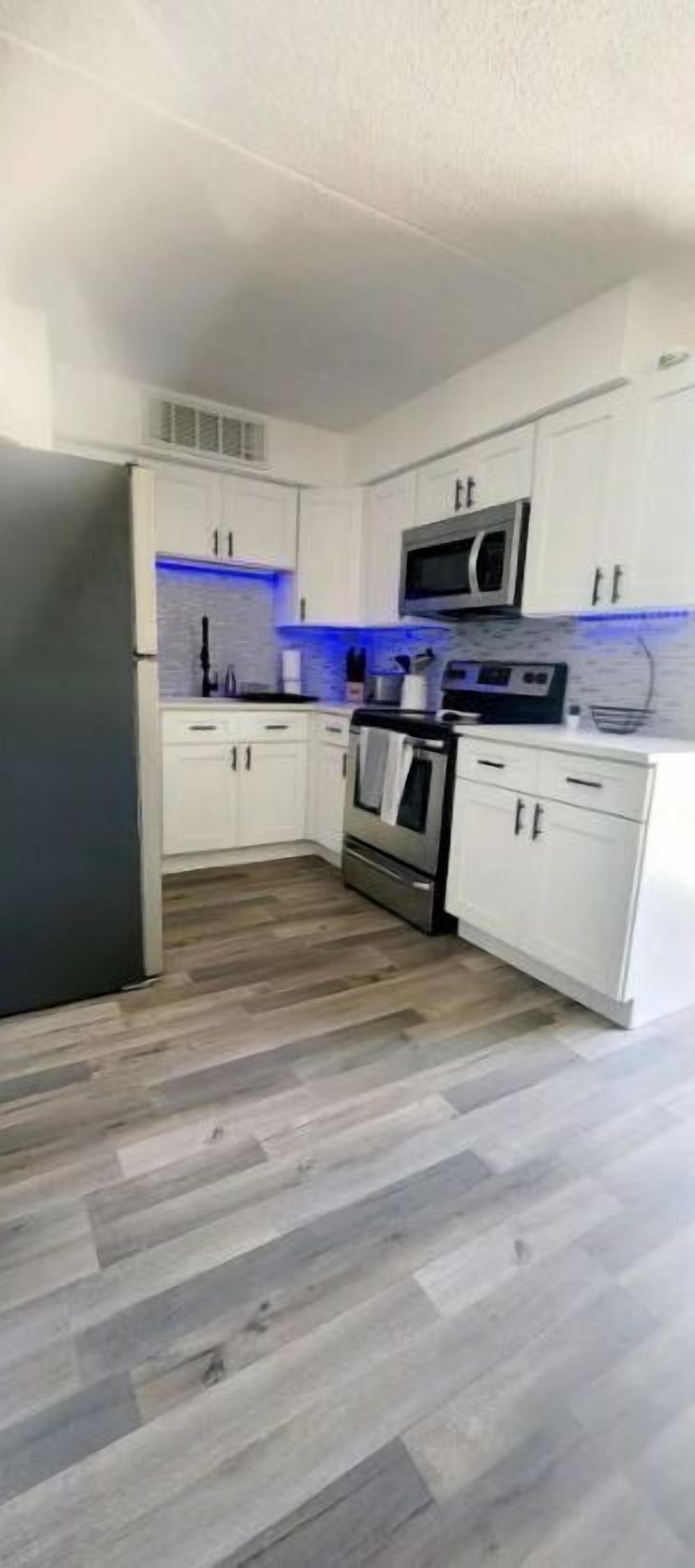 Cozy townhouse near downtown & Airport 