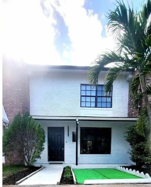 Exterior - Cozy townhouse near downtown & Airport  (West Palm Beach)
