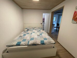 1 bedroom, bed sheets