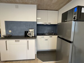 Køleskab, mikrobølgeovn, ovn, kogeplade