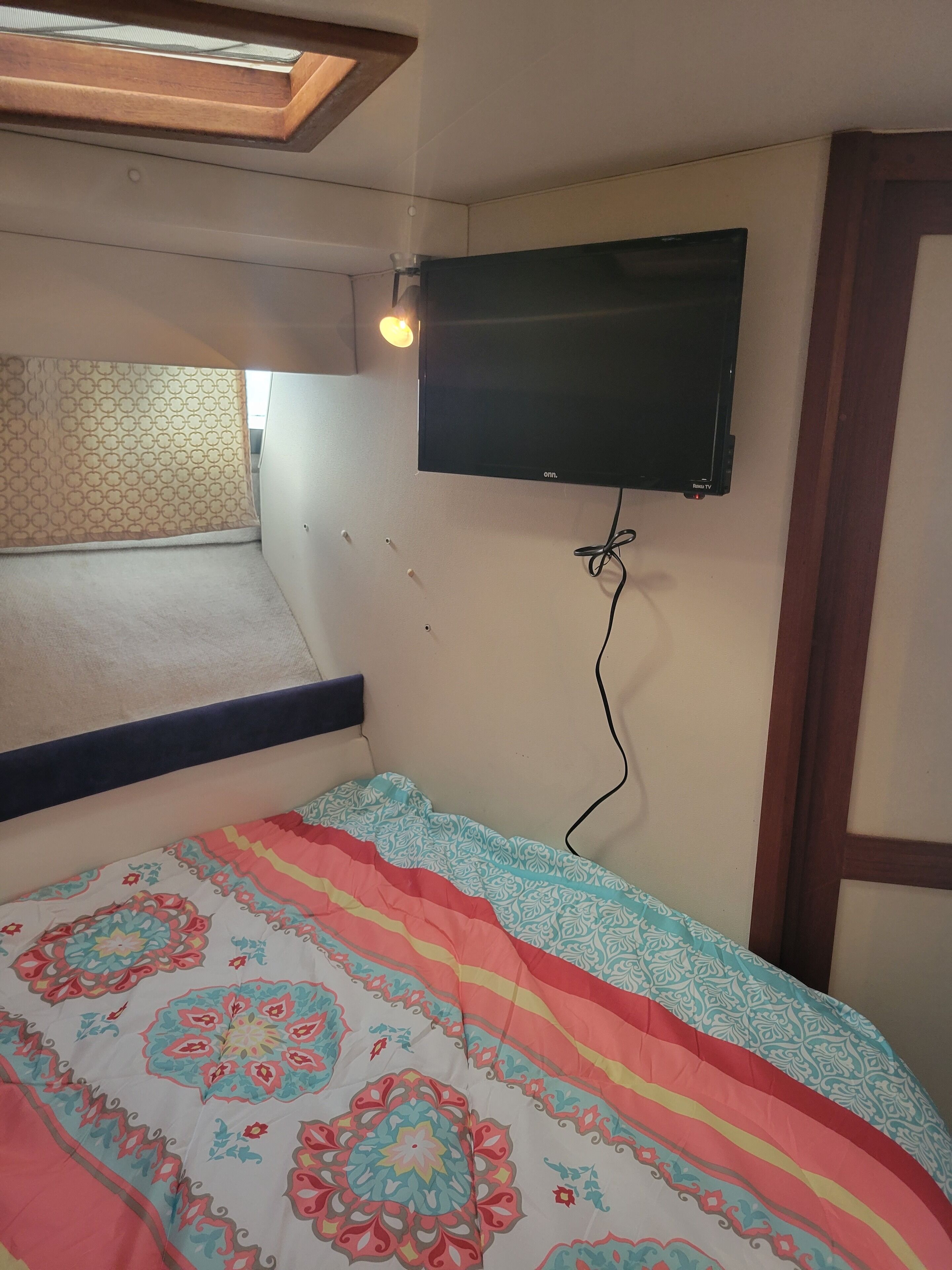 Charlotte Jean - 33ft Cozy Carver Mariner- Unique Stay on the Water