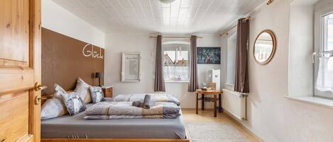 5 makuuhuonetta, ilmainen Wi-Fi, vuodevaatteet