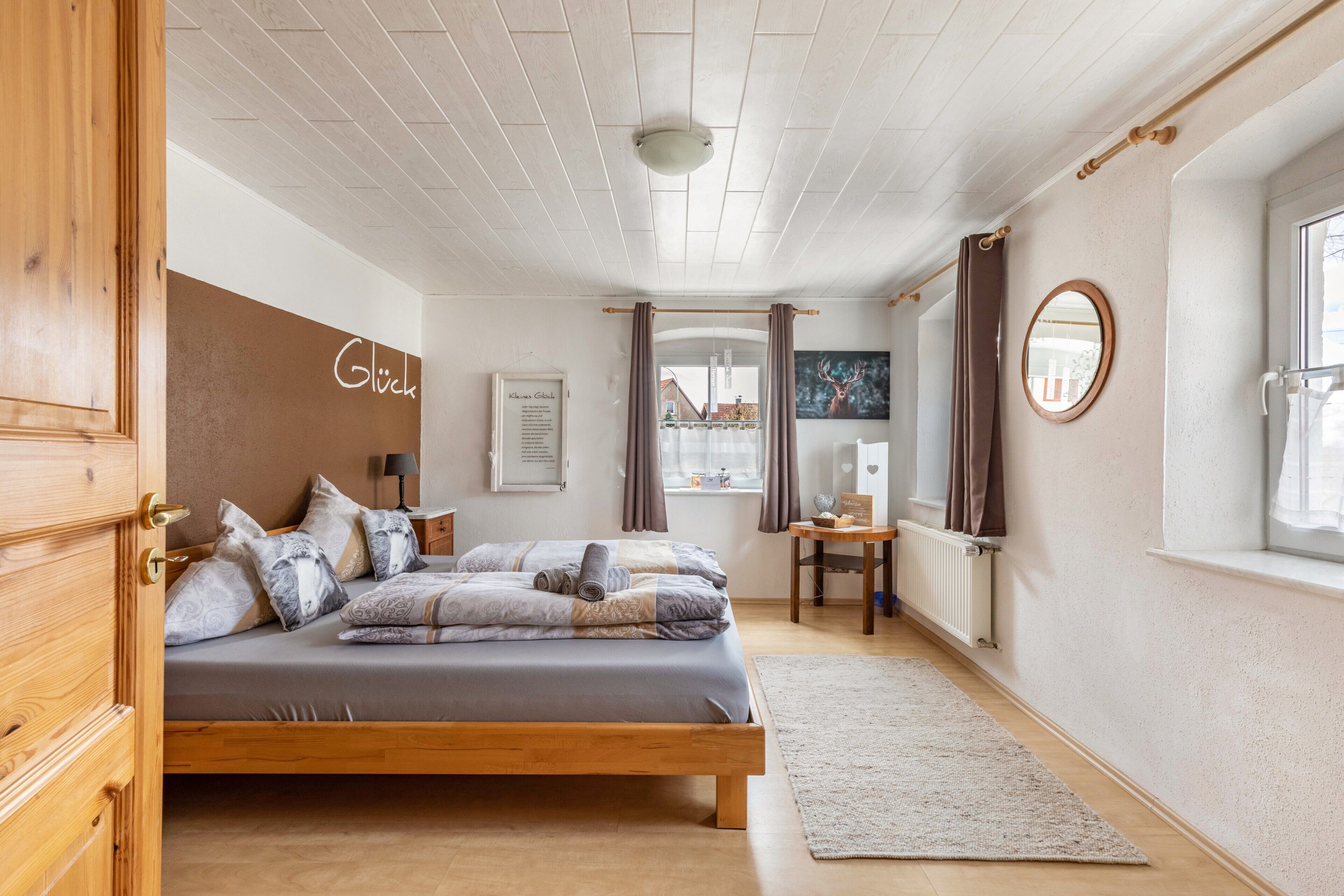 5 bedrooms, free WiFi, bed sheets