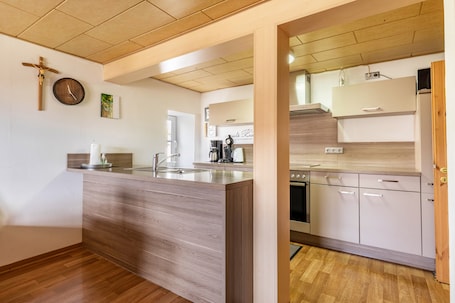 Fridge, microwave, oven, stovetop. Holiday Home 'em Biehl' with Spacious Garden