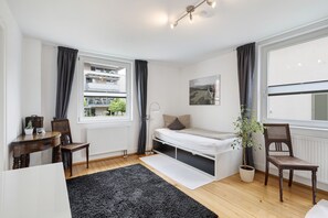 2 makuuhuonetta, silitysrauta/-lauta, ilmainen Wi-Fi, vuodevaatteet