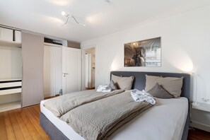 2 bedrooms, iron/ironing board, free WiFi, bed sheets - Holiday Apartment "Haus No 6" with Shared Garden, Balcony & Wi-Fi (Lahr)