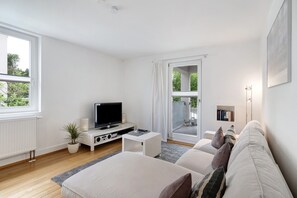 Fernseher, DVD-Player, Stereoanlage