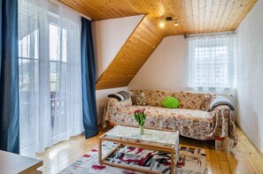 TV, stereo - Holiday Apartment "Nicole" with Lake View, Balcony & Wi-Fi (Bodman-Ludwigshafen)