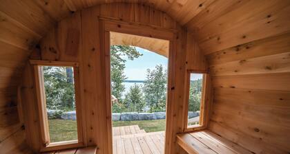 🌊Lakefront Cottage w/Hot Tub & Sauna 🔥| Epic Dock | Party Raft | Sled Trails