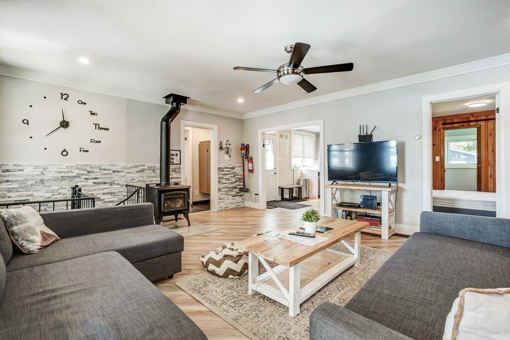 Head Lake Holiday *w/ Hot Tub* DIRECT LAKEFRONT