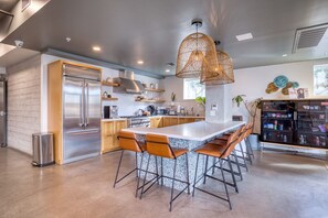 Kühlschrank, Mikrowelle, Ofen, Geschirrspüler