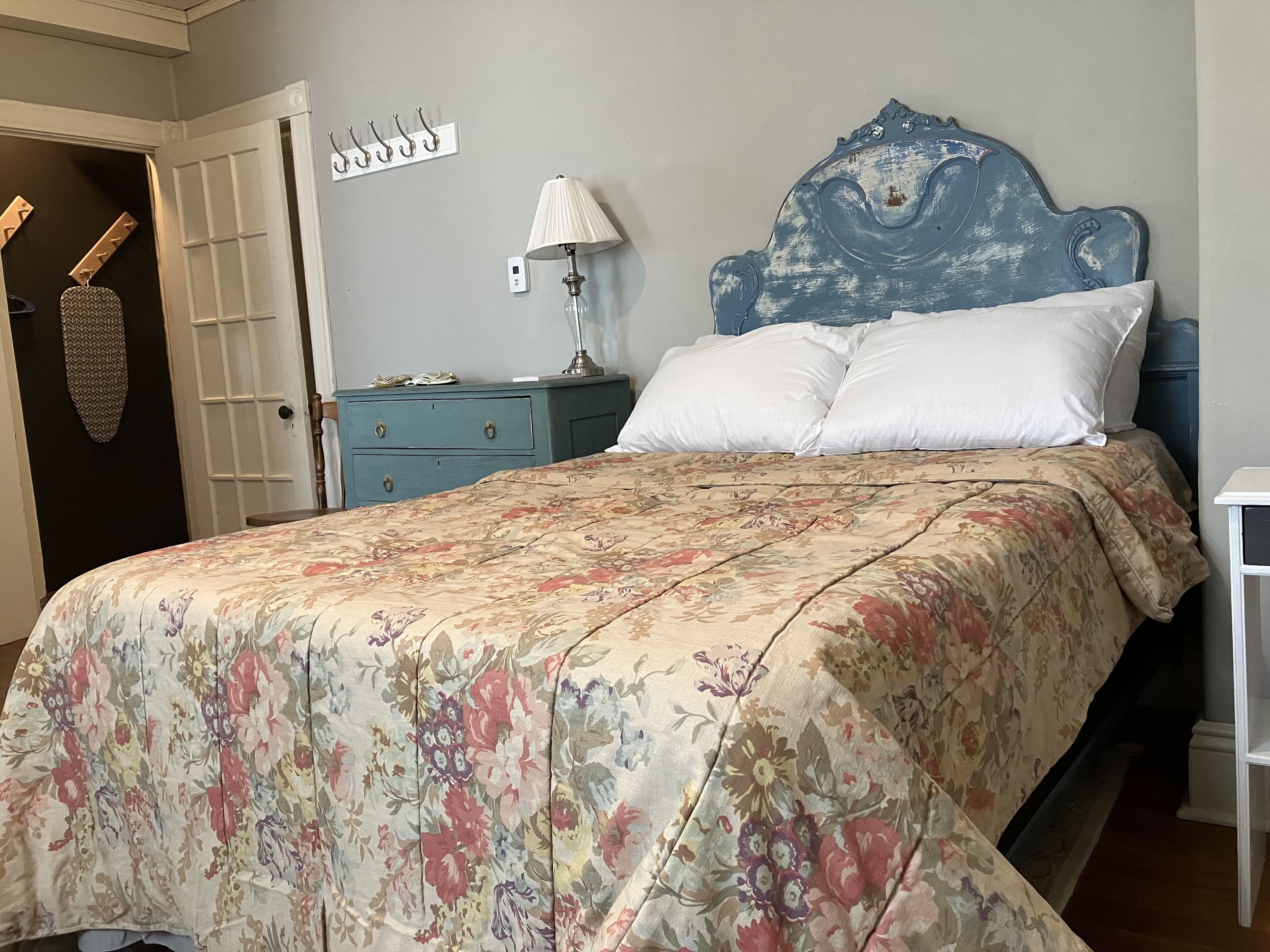 1 bedroom, iron/ironing board, travel crib, WiFi