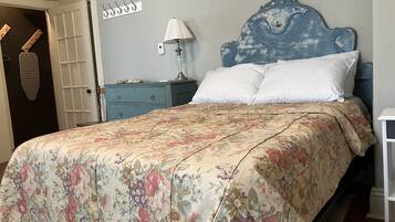 1 bedroom, iron/ironing board, travel crib, WiFi