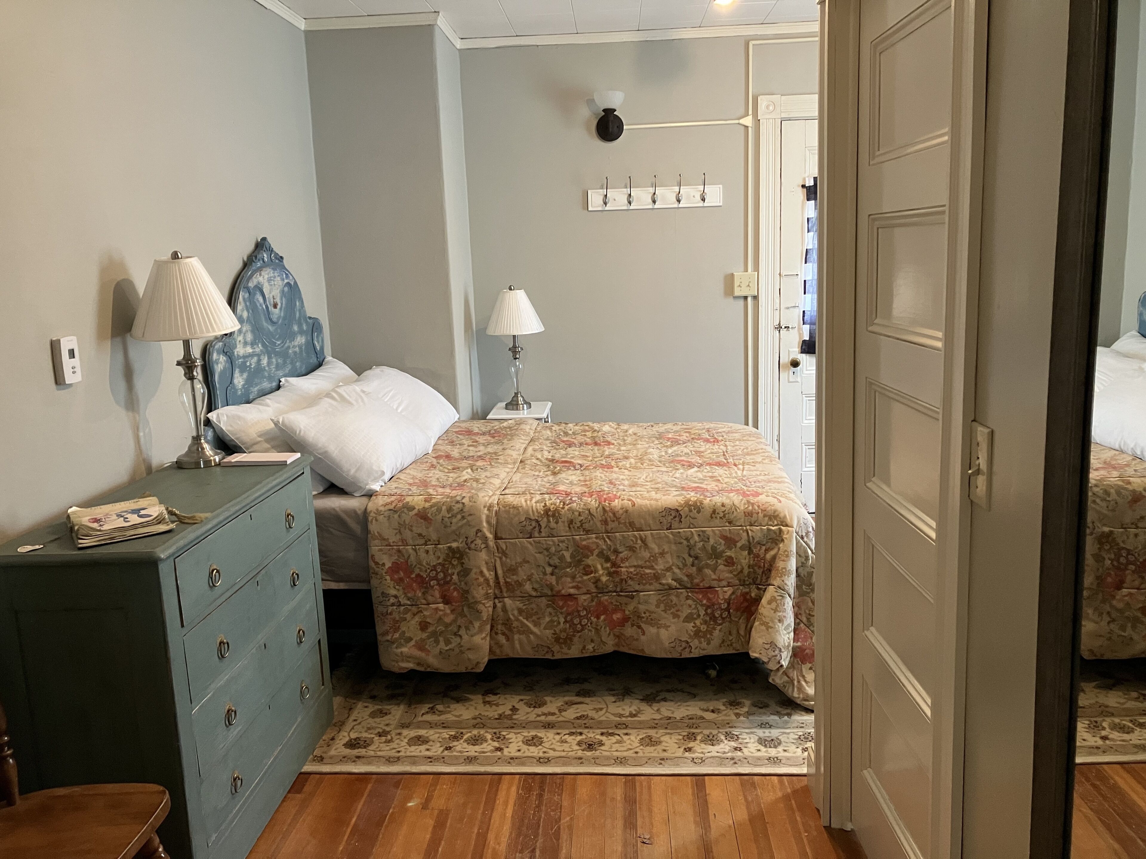 1 bedroom, iron/ironing board, travel crib, WiFi
