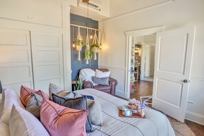 1 slaapkamer, een strijkplank/strijkijzer, gratis wifi, beddengoed