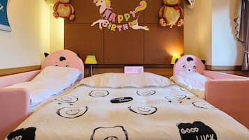 家庭房, 3 间卧室, 无烟房 (Birthday Room) | 羽绒被、特色装修、床单