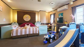 家庭房, 多间卧室, 无烟房 (Car Room) | 羽绒被、特色装修、床单