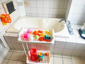 Family Twin Room | Bathroom