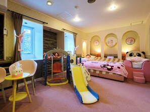 家庭客房, 多間臥室, 非吸煙房 (Doll Room) | 羽絨被、獨特設計、床單