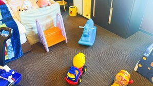 A child's room with a bed, toys, and a small kitchenette area. - Ikaho no mori Kids Paradise (Yoshioka)