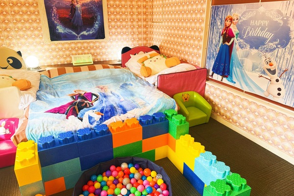 Down duvets, individually decorated, bed sheets