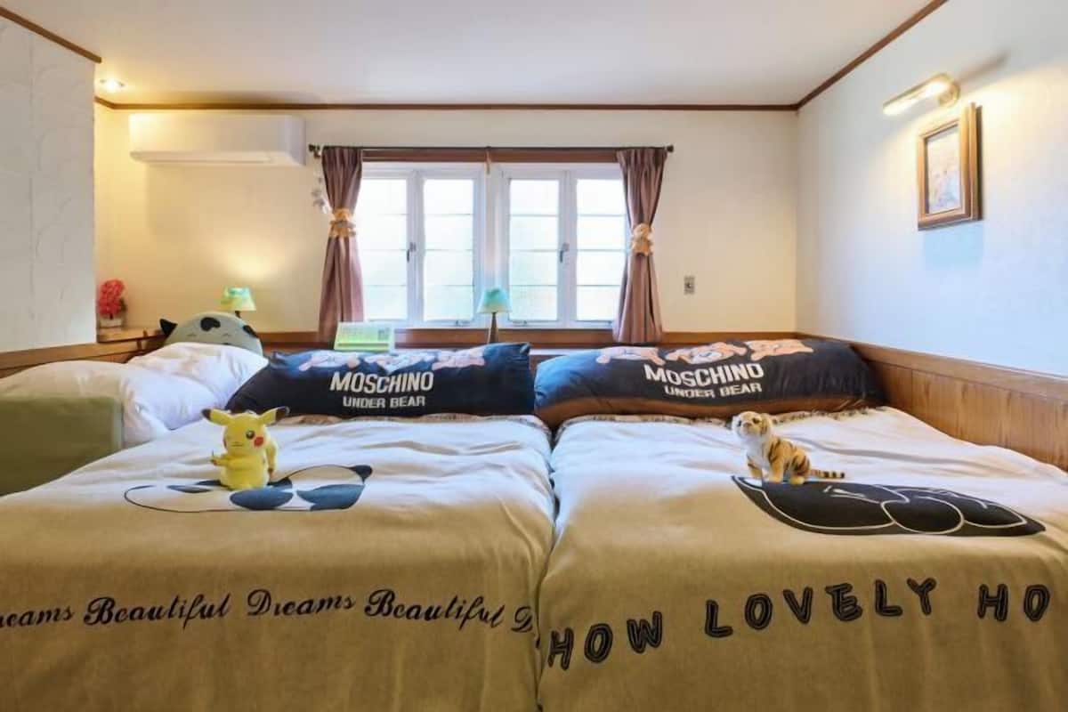 1 bedroom, down comforters, individually decorated, bed sheets