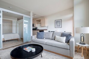 Télévision, chaîne hi-fi