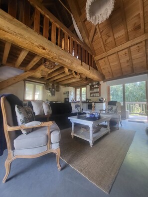 TV, peis og DVD-spiller