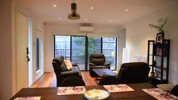 Basic Townhome | Living area