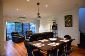 เบสิกทาวน์โฮม | ห้องรับประทานอาหาร