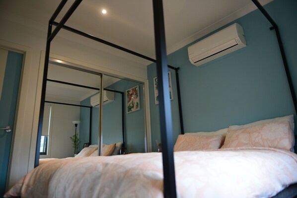 Casa de ciudad básica | 2 habitaciones, cortinas blackout y tabla de planchar con plancha 