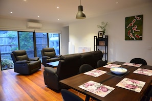 Basic Townhome | Ruang makan