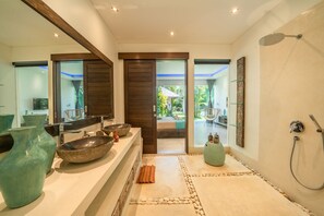 Villa superior | Baño | Secador de pelo y toallas