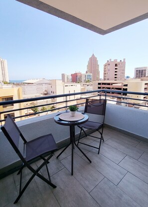 Outdoor dining - Apartment in Antofagasta! Spacious room, private bathroom (Antofagasta)