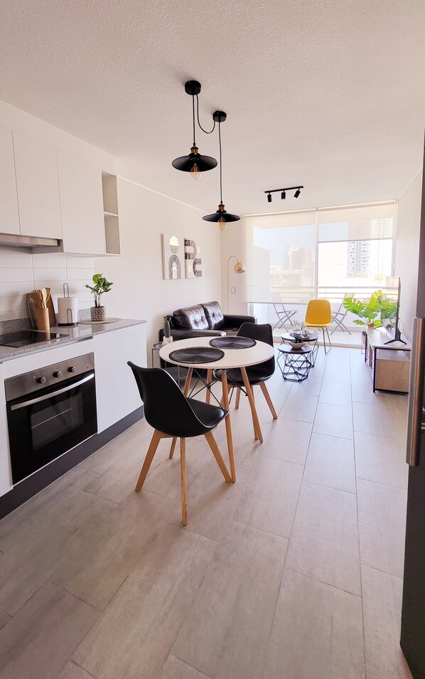 Fridge, microwave, oven, coffee/tea maker - Apartment in Antofagasta! Spacious room, private bathroom (Antofagasta)