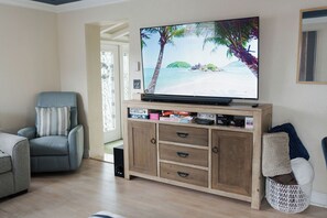 Interior - West Palm Waterside Villa & Cottage - HOT TUB - Historic District - BBQ/Pets Ok! (West Palm Beach)