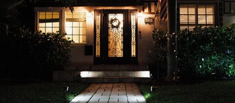 West Palm Waterside Villa & Cottage - HOT TUB - Historic District - BBQ/Pets Ok!