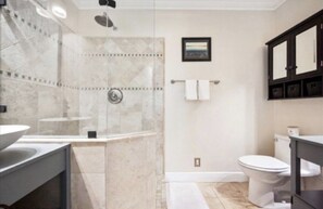 Shower, jetted tub, hair dryer, towels